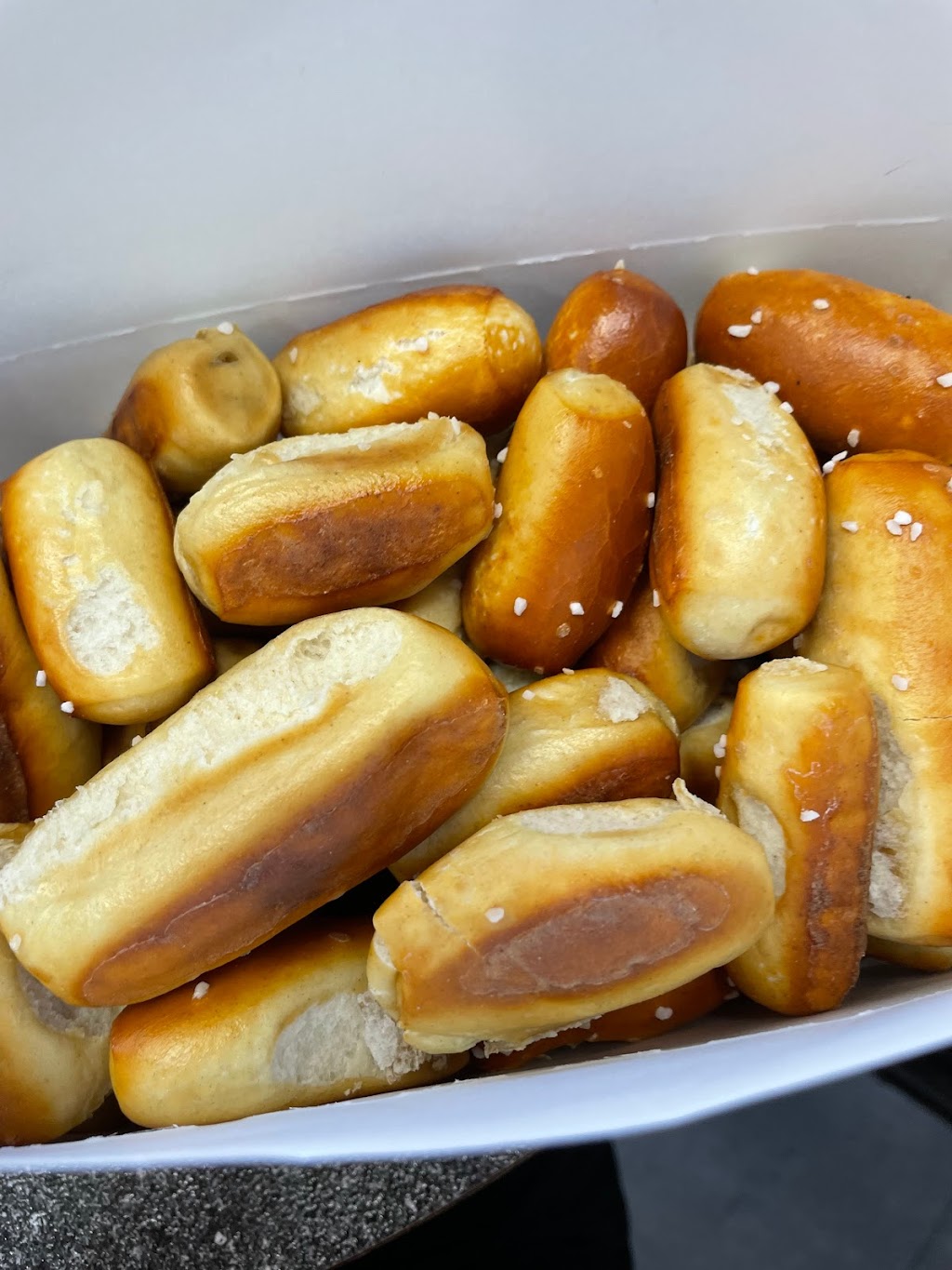 Philly Pretzel Factory | bakery | 18701 Coastal Hwy, Rehoboth Beach, DE 19971, USA | 3026452271 OR +1 302-645-2271