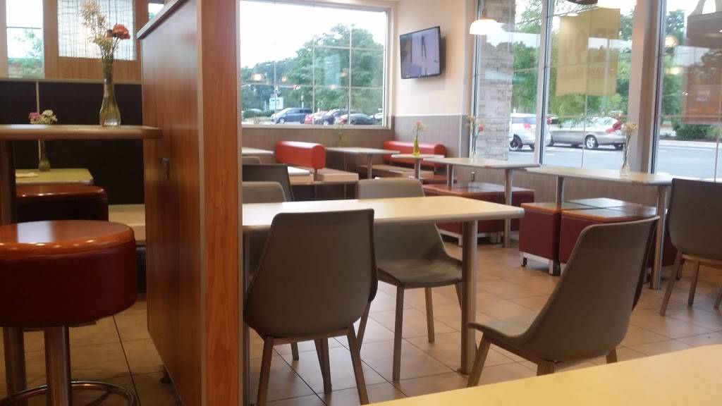 McDonalds | cafe | 12730 Harbor Dr, Lake Ridge, VA 22192, USA | 7034915563 OR +1 703-491-5563
