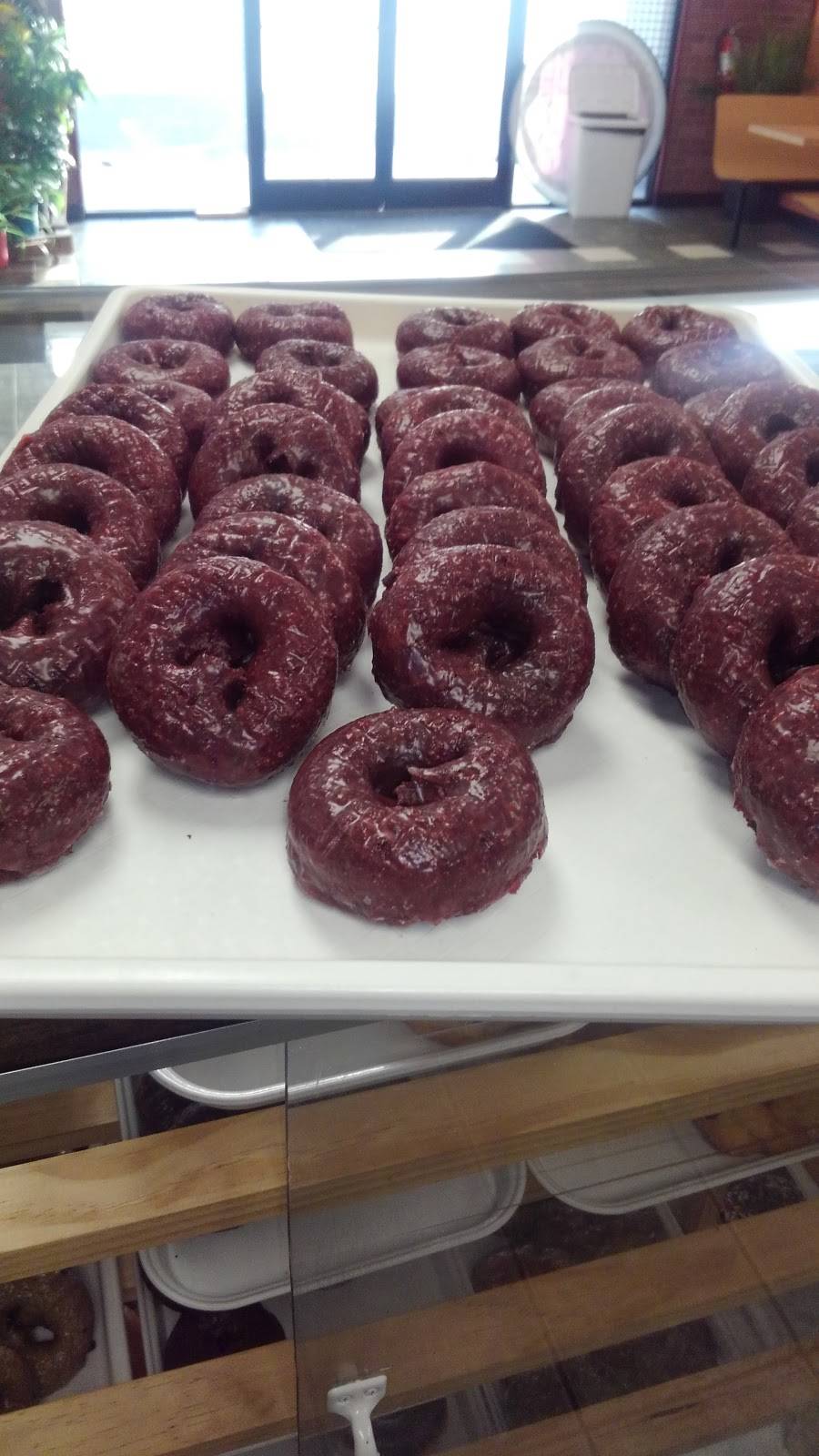 Sinas Donut and Deli | restaurant | 6625 Maynardville Pike, Knoxville, TN 37918, USA | 8653773162 OR +1 865-377-3162