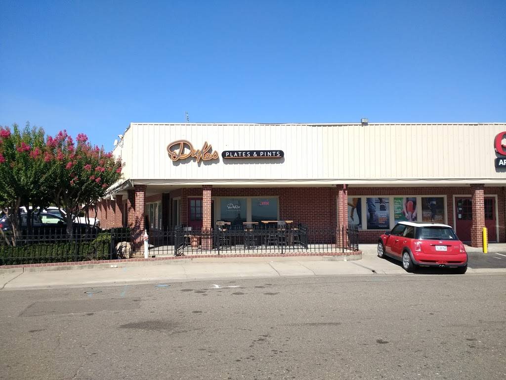 Dukes Plates & Pints | restaurant | 510 La Sierra Dr, Sacramento, CA 95864, USA | 9165148430 OR +1 916-514-8430
