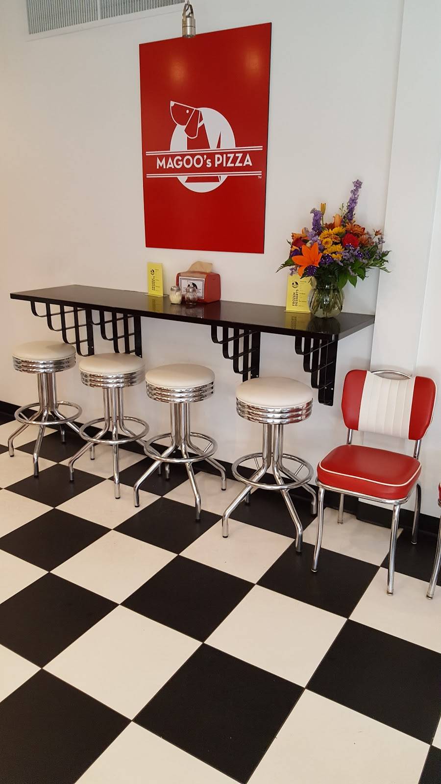 Magoos Pizza | restaurant | 1875 University Ave, Dubuque, IA 52001, USA | 5638450604 OR +1 563-845-0604