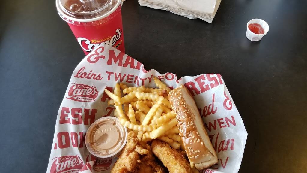 Raising Canes Chicken Fingers | meal takeaway | 11006 S Cicero Ave, Oak Lawn, IL 60453, USA | 7084223736 OR +1 708-422-3736
