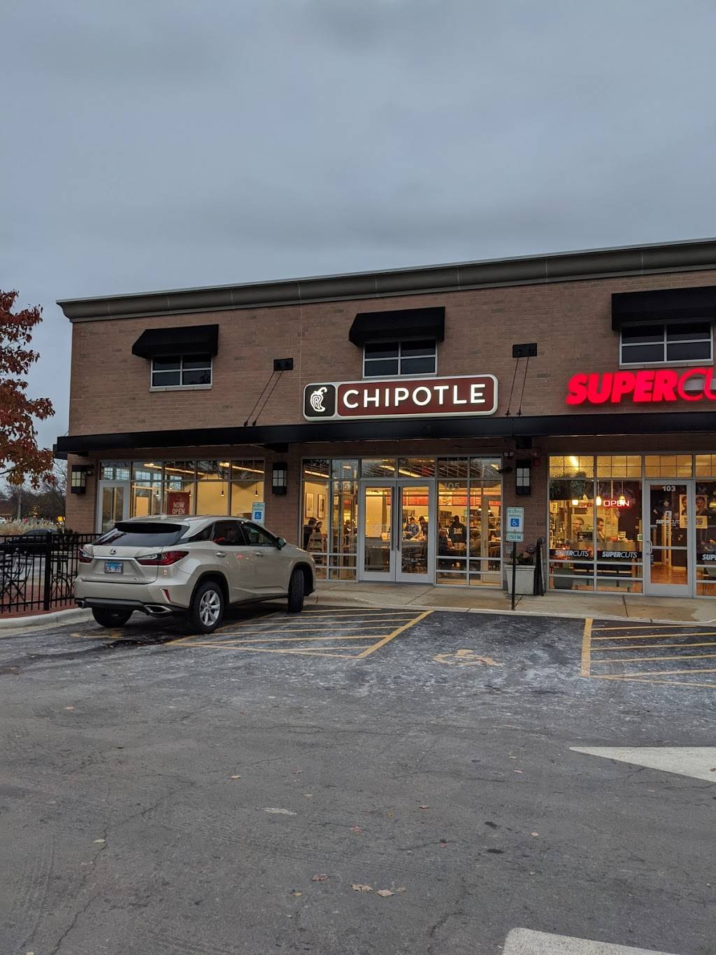 Chipotle | restaurant | 1167 N Eola Rd Suite 5, Aurora, IL 60502, USA | 6308208594 OR +1 630-820-8594