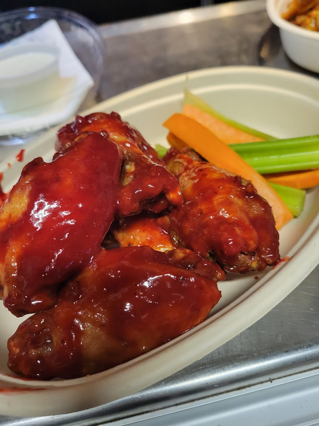 Lawrence KS Wing Co | restaurant | 1016 Massachusetts St, Lawrence, KS 66044, USA | 7857644299 OR +1 785-764-4299