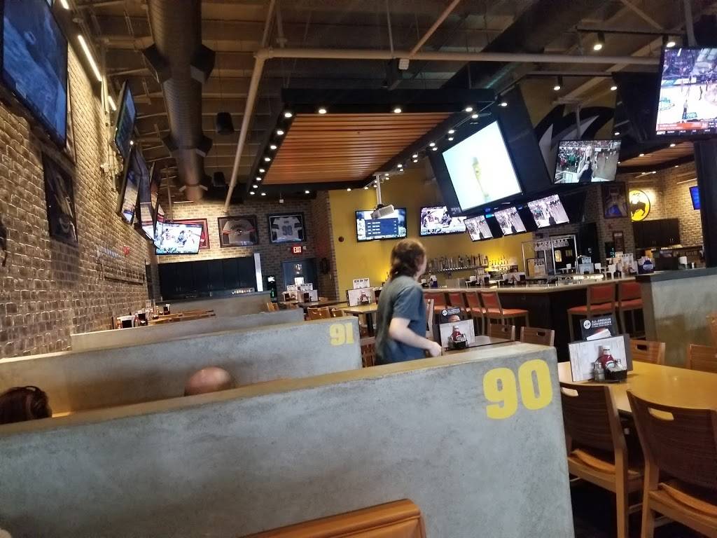 Buffalo Wild Wings | meal takeaway | 44833 Mound Rd, Sterling Heights, MI 48314, USA | 5869972999 OR +1 586-997-2999
