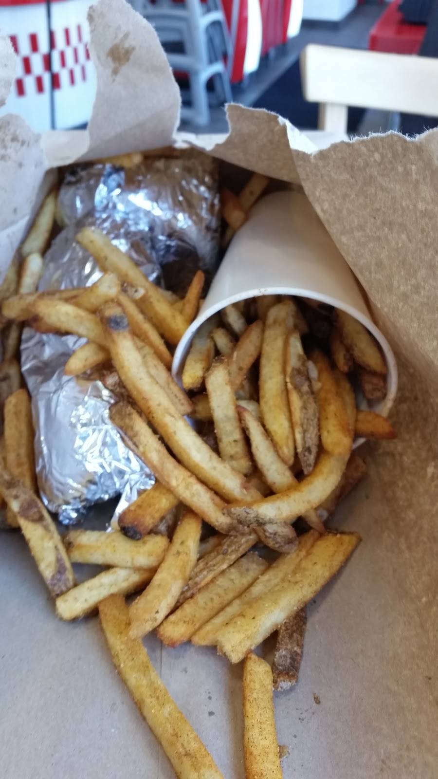 Five Guys | meal takeaway | 7150 Cermak Rd, Berwyn, IL 60402, USA | 7084849940 OR +1 708-484-9940