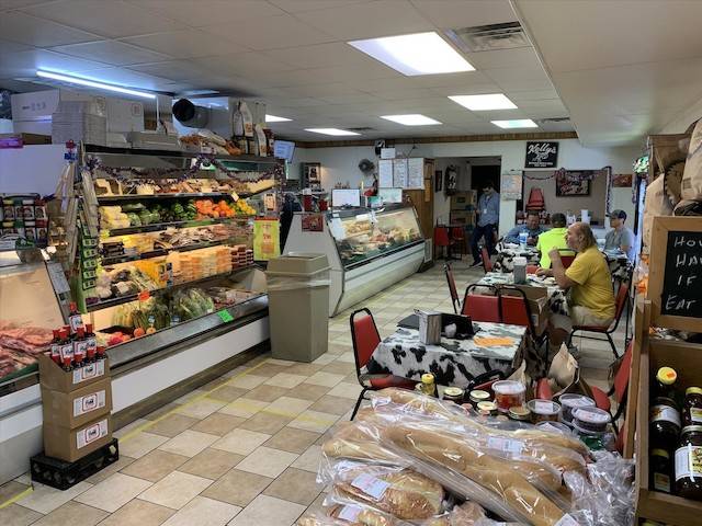 Kellys Butcher Shop & Deli | restaurant | 804 S Main St, Troy, IL 62294, USA | 6186676268 OR +1 618-667-6268