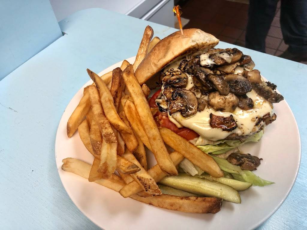 Family Grill | restaurant | 2705 Tamiami Trail, Punta Gorda, FL 33950, USA | 9416214836 OR +1 941-621-4836