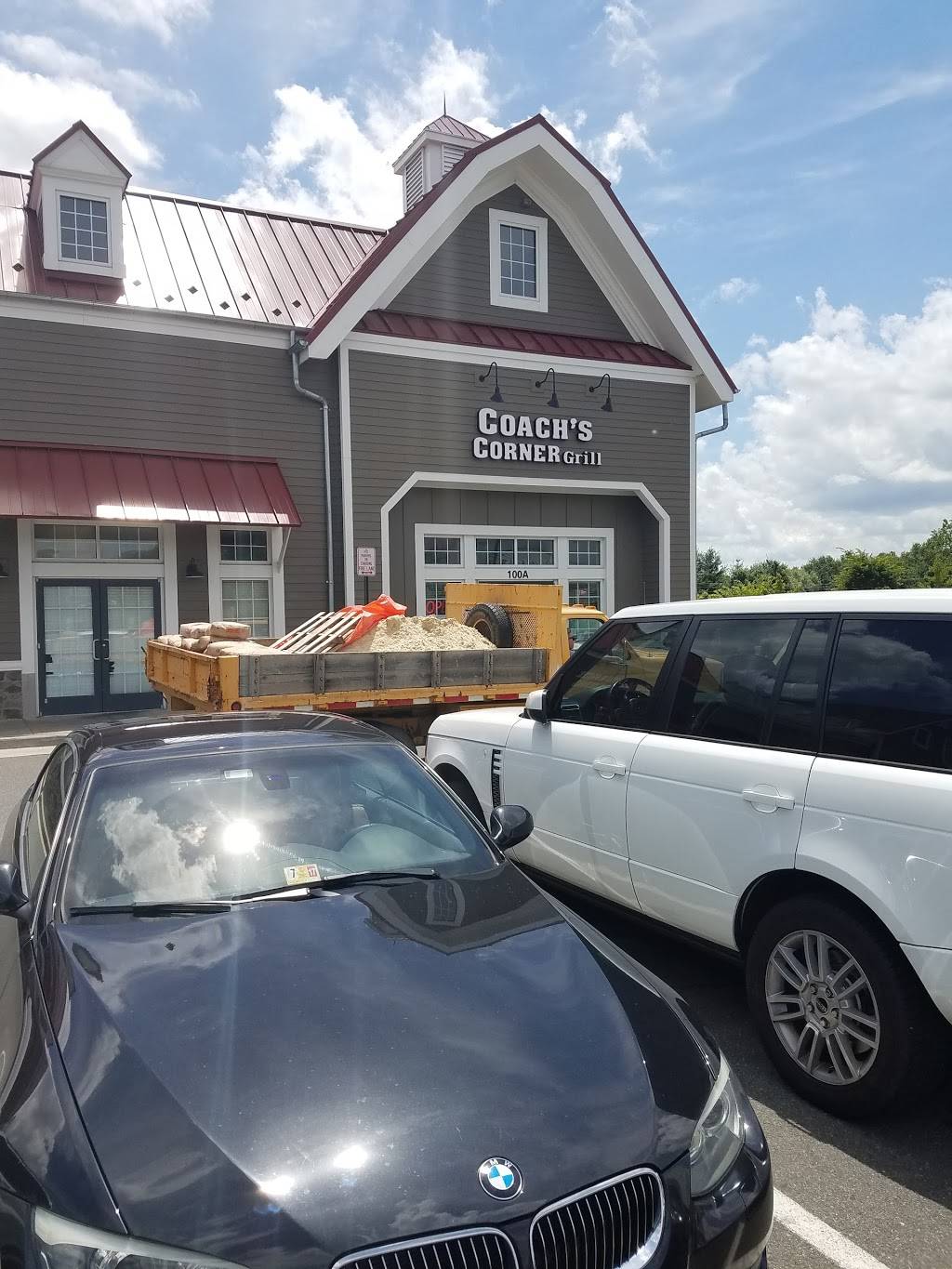 Coachs Corner | restaurant | 100 Purcellville Gateway Dr A, Purcellville, VA 20132, USA | 5404417456 OR +1 540-441-7456