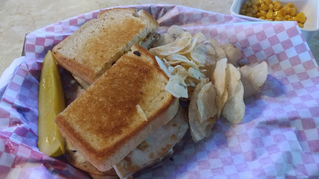 The Ville Pub & Grill | restaurant | 2300 Woodland Ave, Coffeyville, KS 67337, USA | 6202516680 OR +1 620-251-6680