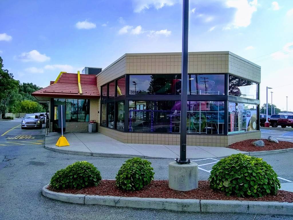 McDonalds | cafe | 3814 Plainfield Ave NE, Grand Rapids, MI 49505, USA | 6163617133 OR +1 616-361-7133