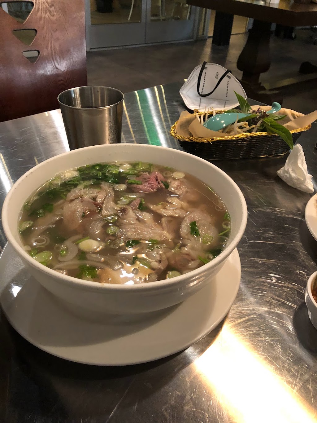 Le Pho WeHo | restaurant | 7243 Santa Monica Blvd, West Hollywood, CA 90046, USA | 3236882388 OR +1 323-688-2388