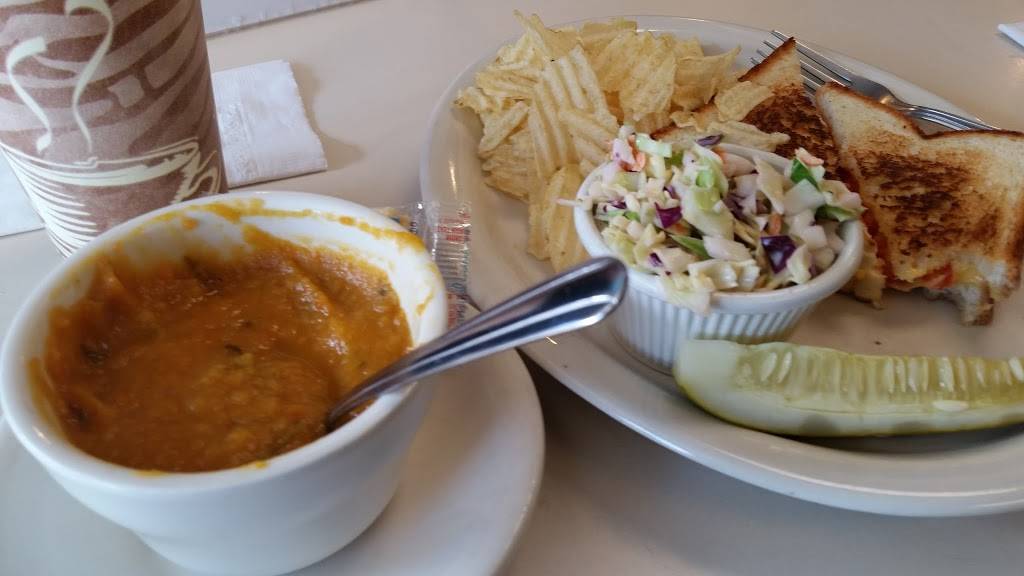 The Gavel Grill | restaurant | 9 Hyatt St, Staten Island, NY 10301, USA | 7188769596 OR +1 718-876-9596