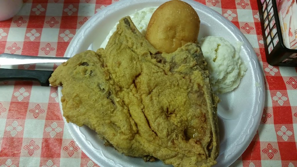 Bernards Cajun Sea-Fry Restaurant | restaurant | 204 Carmen St, Cottonport, LA 71327, USA | 3188762136 OR +1 318-876-2136