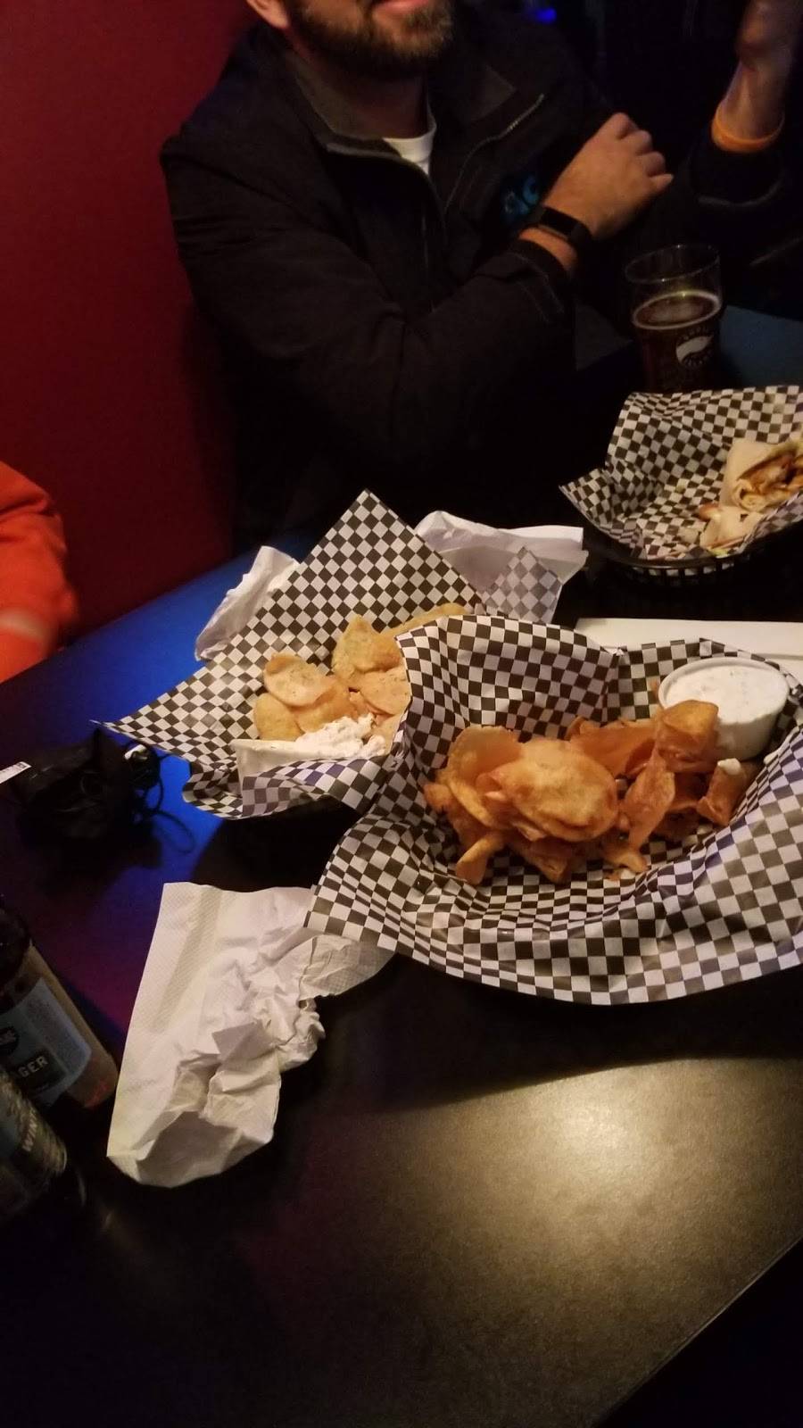 Harrys Inn the Heights | restaurant | 308 E 14th St, Elmira, NY 14903, USA | 6077340202 OR +1 607-734-0202