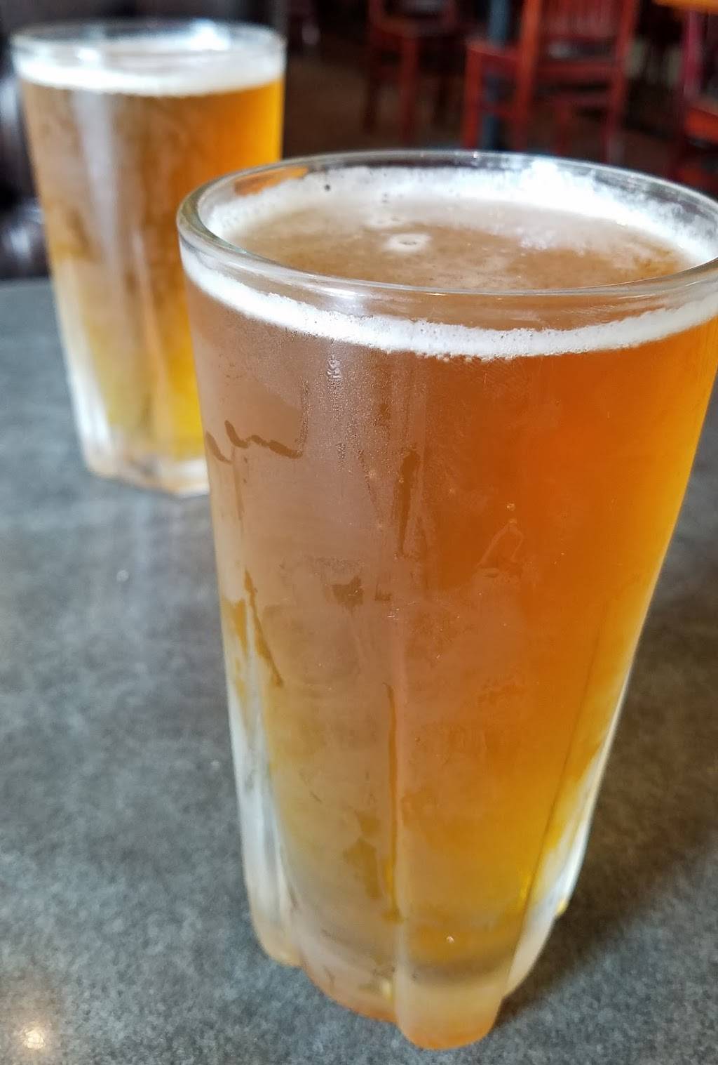 Guidos Bar & Grill | restaurant | 2 E Main St, Champaign, IL 61820, USA | 2173593148 OR +1 217-359-3148