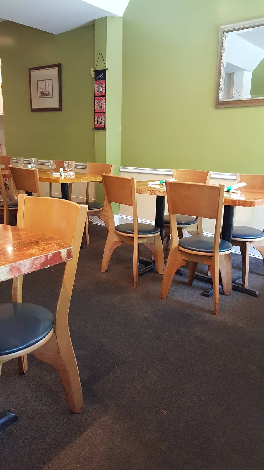 Sam Phao Thai Cuisine | restaurant | 1019 King St, Alexandria, VA 22314, USA | 7035483736 OR +1 703-548-3736