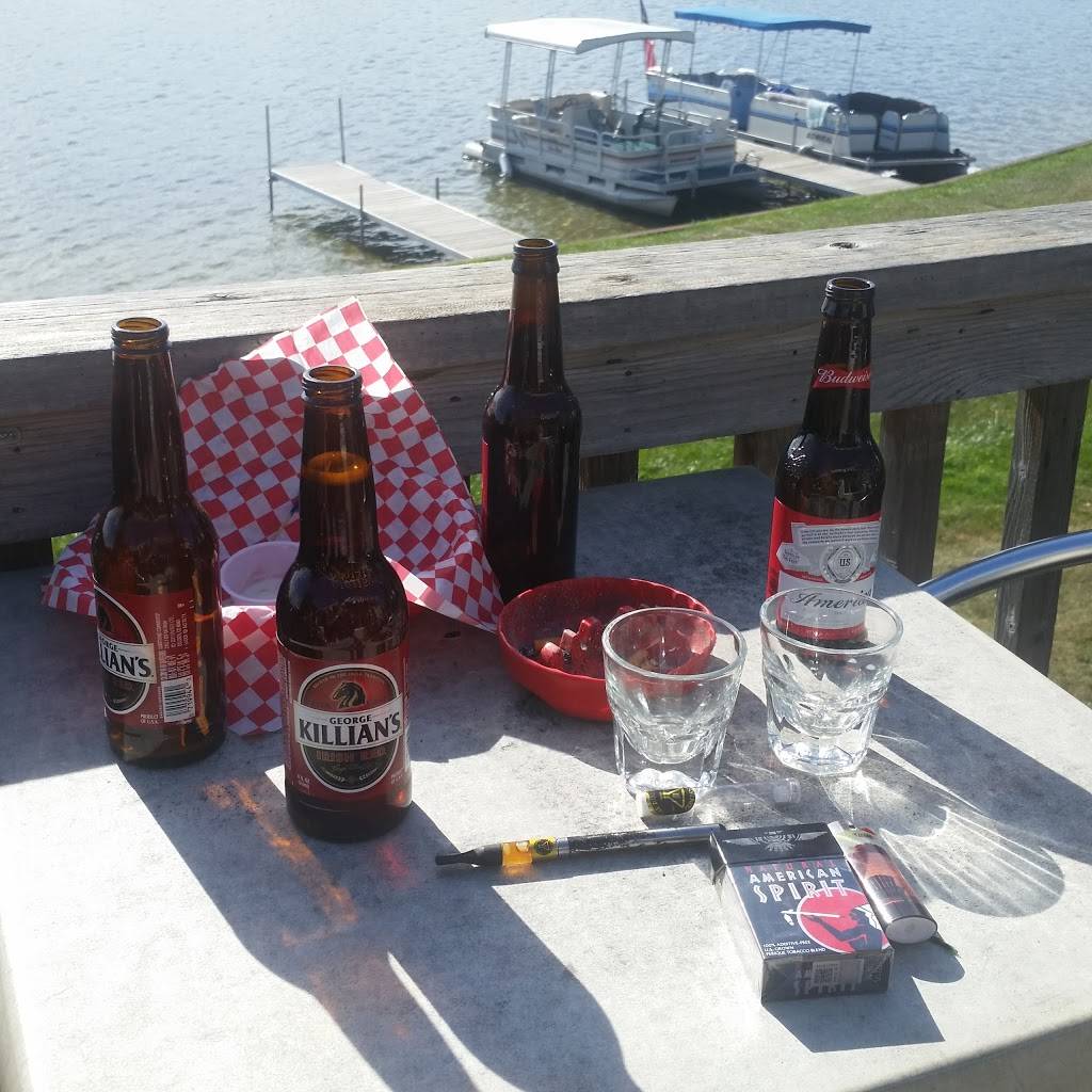 Boat Bar | restaurant | 2000 S Ortonville Rd, Ortonville, MI 48462, USA | 2486274419 OR +1 248-627-4419