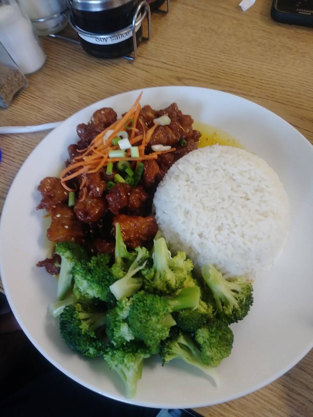 Siam Thai | restaurant | 453 Lincoln Ave, Charleston, IL 61920, USA | 2173450313 OR +1 217-345-0313