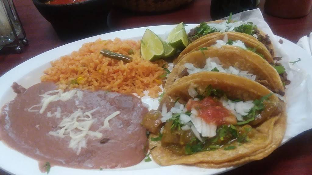 La Guanajuato | restaurant | 233 E Walworth Ave, Delavan, WI 53115, USA | 2627288615 OR +1 262-728-8615
