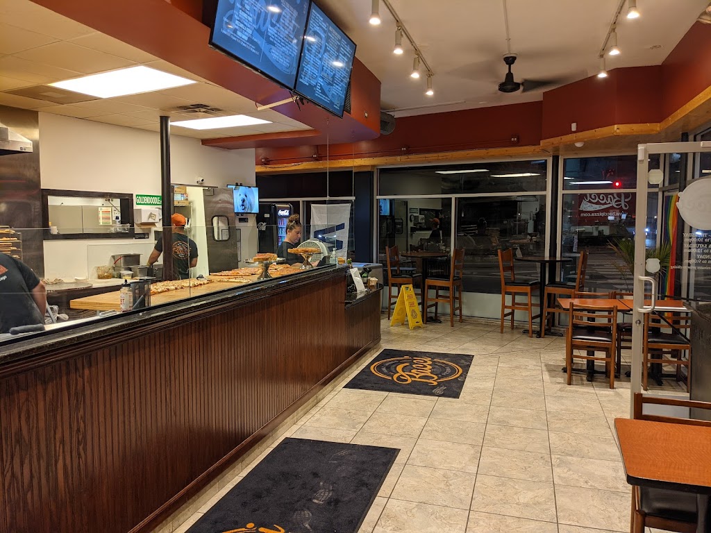 Bacci Pizza | restaurant | 2101 W Touhy Ave, Chicago, IL 60645, USA | 7738572202 OR +1 773-857-2202