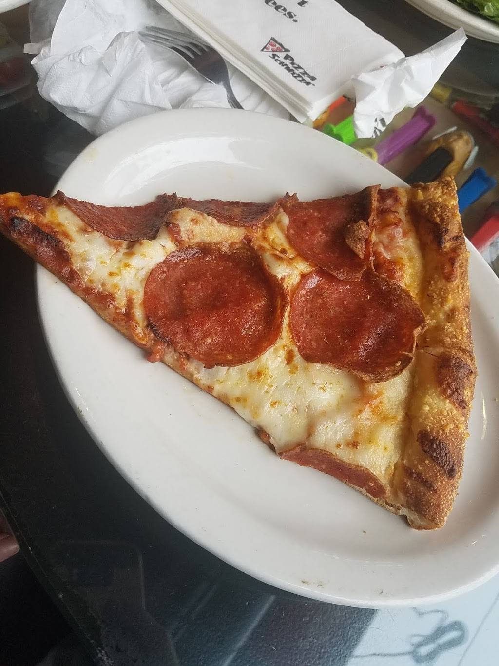 Schmizza Pub & Grub | restaurant | 628 NE Broadway, Portland, OR 97232, USA | 5035179981 OR +1 503-517-9981