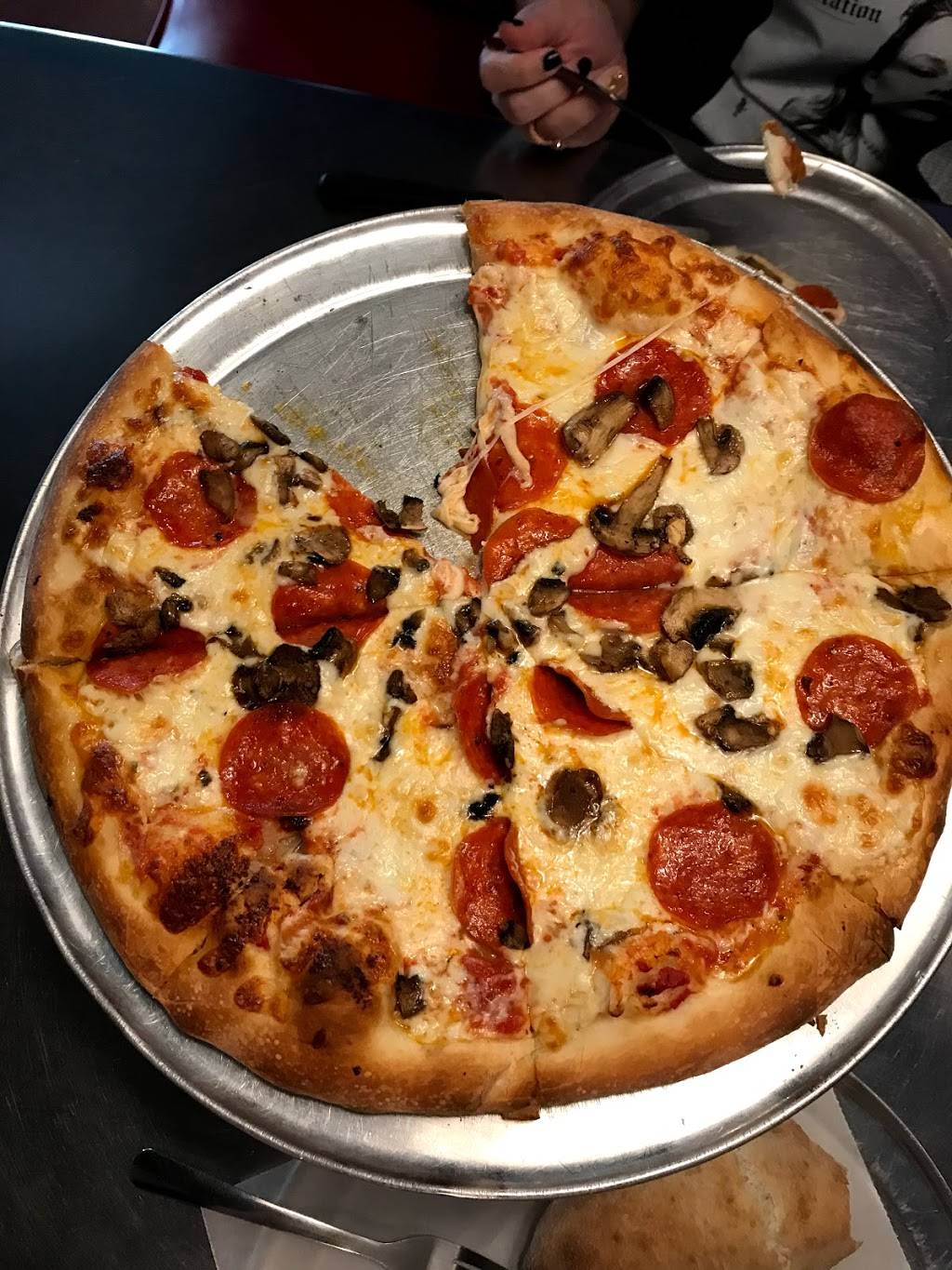 Lupis Pizza Pies | restaurant | 1414 Jenkins Rd, Chattanooga, TN 37421, USA | 4238554104 OR +1 423-855-4104