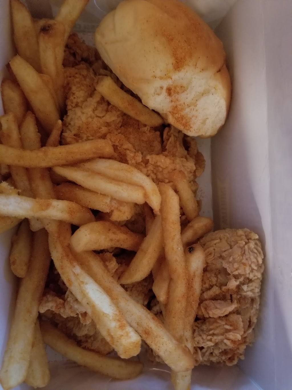 Golden Chick | meal takeaway | 17858 Preston Rd, Dallas, TX 75252, USA | 9729300318 OR +1 972-930-0318