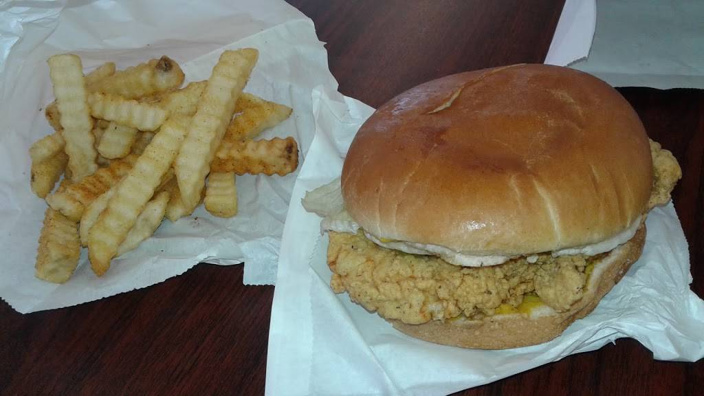 Classic Burger & Wings | restaurant | 4400 Lockwood Dr, Houston, TX 77026, USA | 7136751157 OR +1 713-675-1157