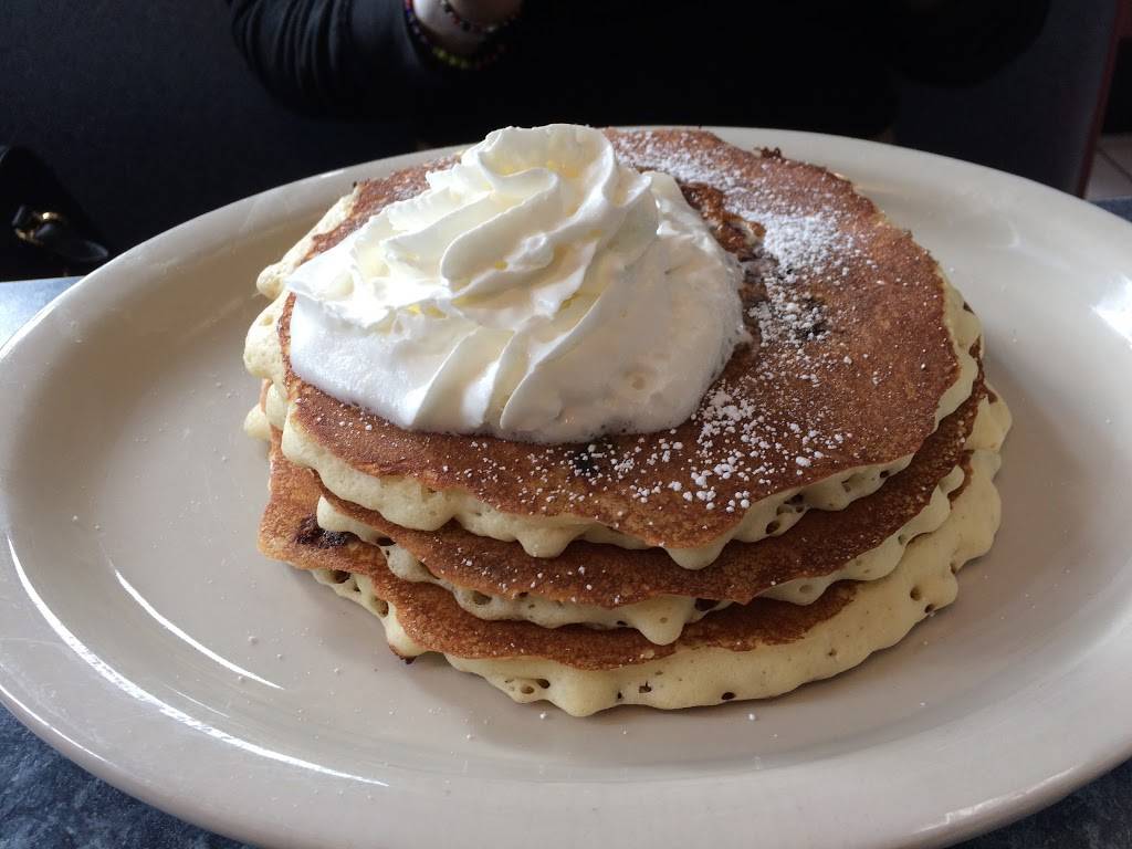 Brandons Diner | restaurant | 17132 Slover Ave, Fontana, CA 92337, USA | 9094283535 OR +1 909-428-3535