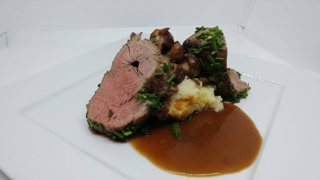 Crosswinds Restaurant and Bar | restaurant | 950 Dixon Rd, Etobicoke, ON M9W 5N4, Canada | 4166759444 OR +1 416-675-9444