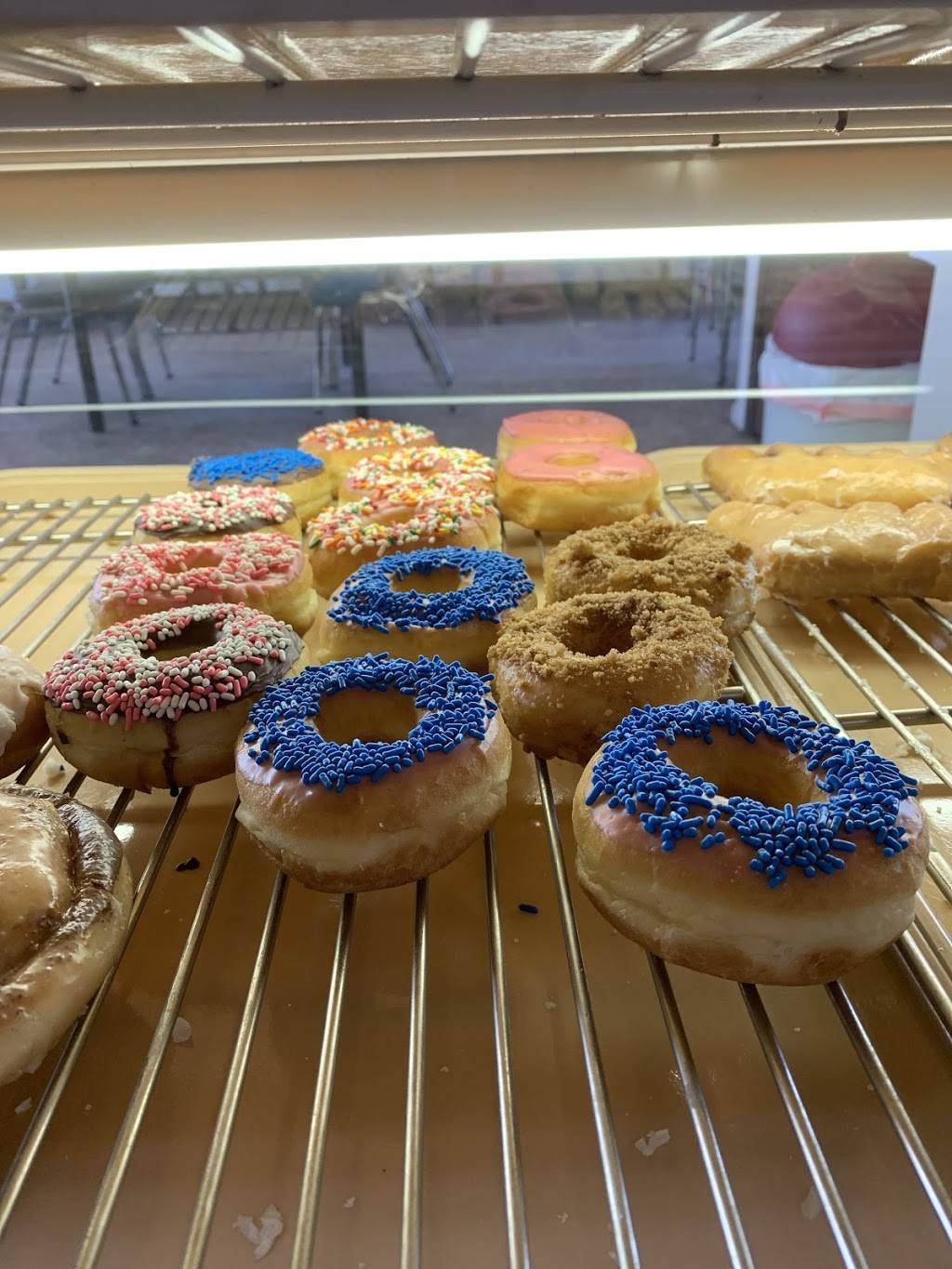 Dip-A-Dee-Donuts | bakery | 1376 W N Blvd, Leesburg, FL 34748, USA | 3524604266 OR +1 352-460-4266