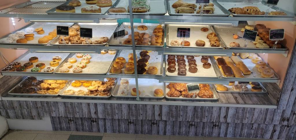 Zuris Donutz | bakery | 7600 196th St SW #850, Lynnwood, WA 98036, USA | 4255828803 OR +1 425-582-8803
