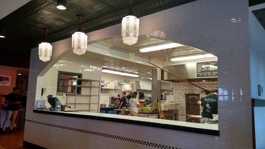 Frank Pepe Pizzeria Napoletana | restaurant | 59 Federal Rd, Danbury, CT 06810, USA | 2037907373 OR +1 203-790-7373