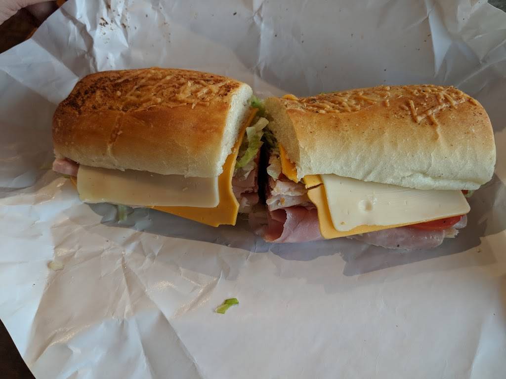 Ginos Italian Deli | restaurant | 6509 Century Ave, Middleton, WI 53562, USA | 6088270999 OR +1 608-827-0999