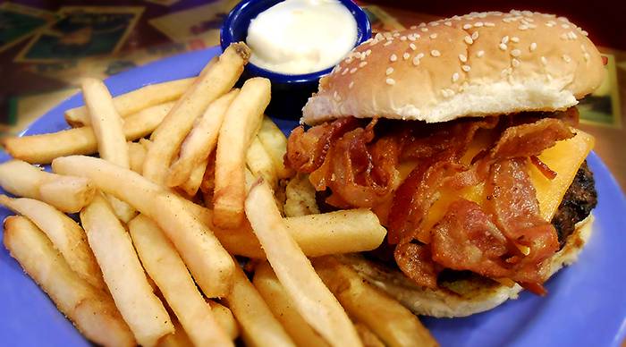 Bobby Vs Sports Gallery Cafe | cafe | 4301 S Bowen Rd, Arlington, TX 76016, USA | 8174679922 OR +1 817-467-9922