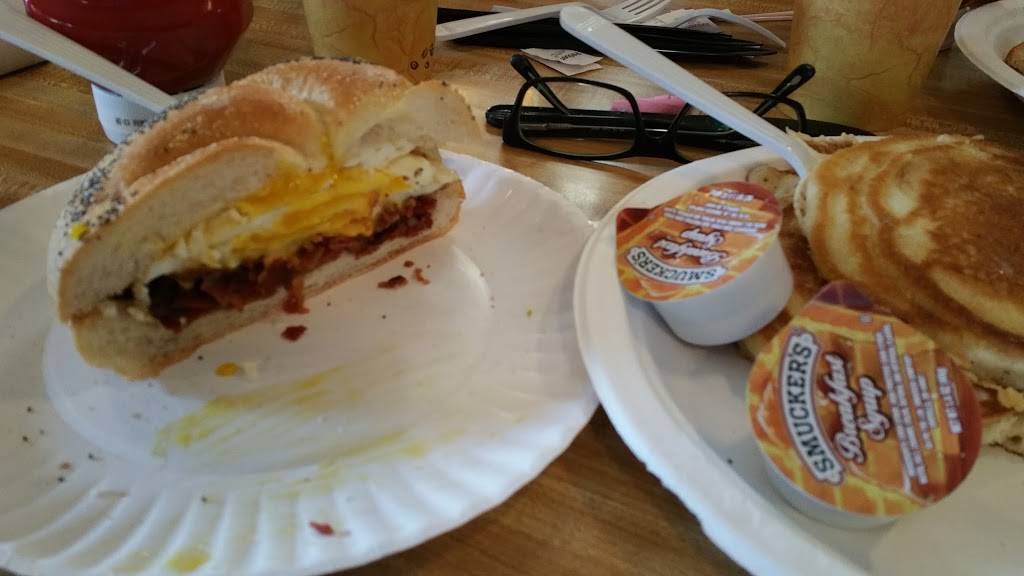 Sterlington Deli | meal takeaway | 3 Sterlington Commons, Greenport, NY 11944, USA | 6314778547 OR +1 631-477-8547