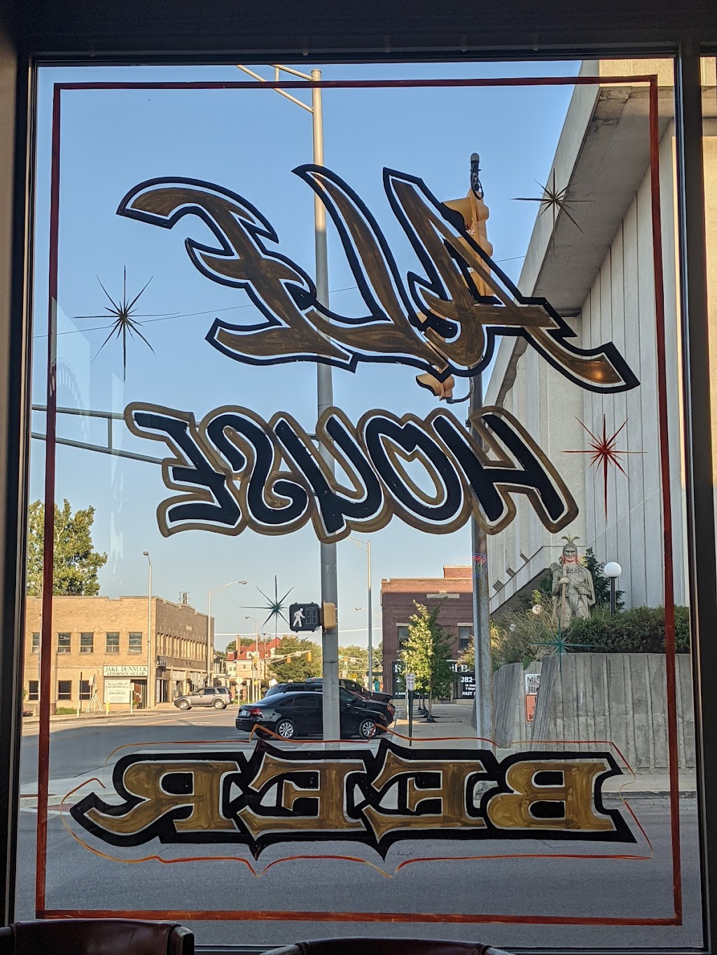 Savages Ale House | restaurant | 127 N High St, Muncie, IN 47305, USA | 7652829962 OR +1 765-282-9962