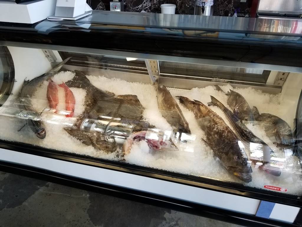 Off The Hook Seafood Market & Restaurant | restaurant | 6630 Gateway Ave, Sarasota, FL 34231, USA | 9419235570 OR +1 941-923-5570