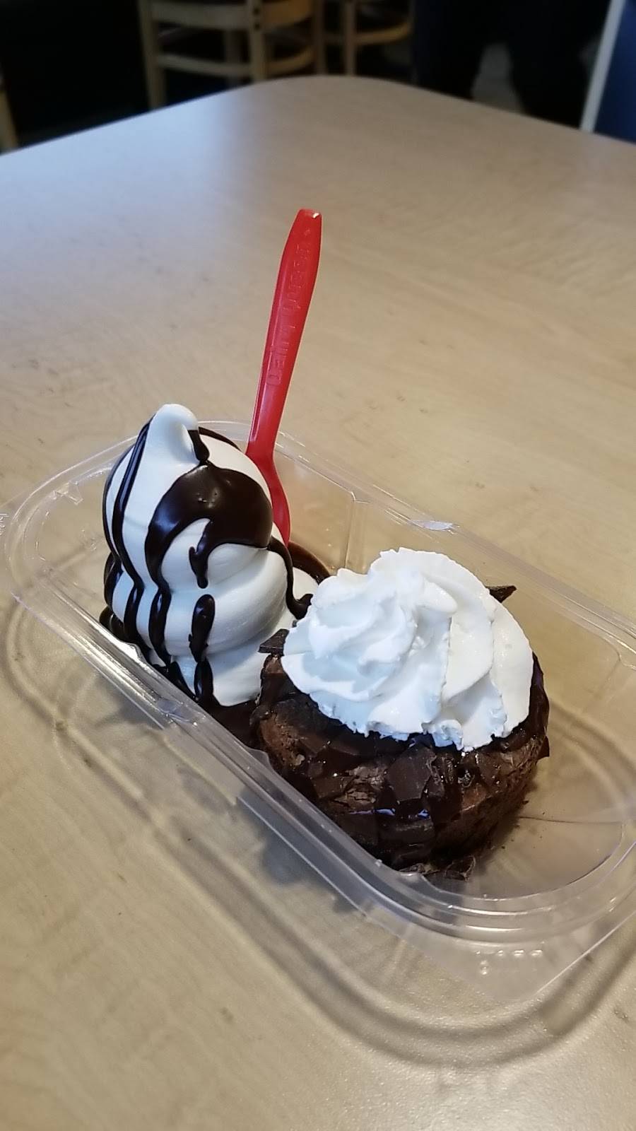 Dairy Queen Grill & Chill | restaurant | 400 S Buchanan St, Edwardsville, IL 62025, USA | 6186928191 OR +1 618-692-8191