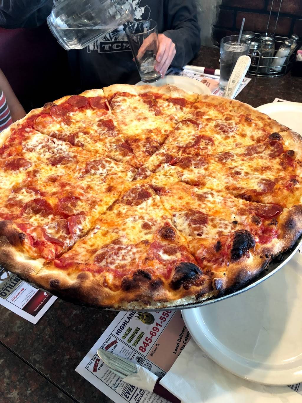 Pasquales | restaurant | 248 Main St, New Paltz, NY 12561, USA | 8452550400 OR +1 845-255-0400