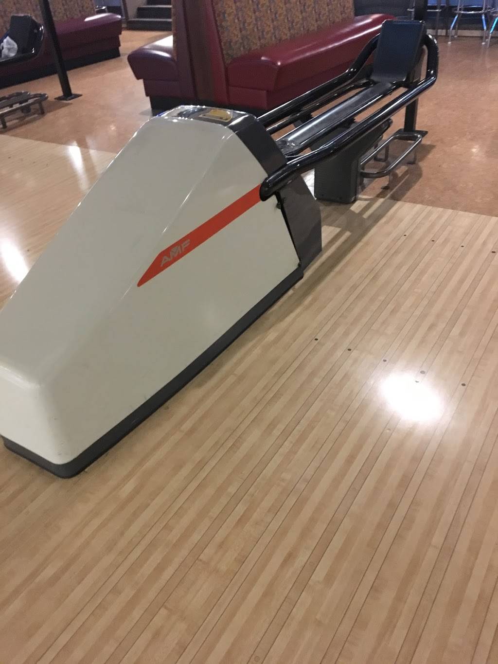 Roxbury Lanes | restaurant | 2823 SW Roxbury St, Seattle, WA 98126, USA | 2069357400 OR +1 206-935-7400