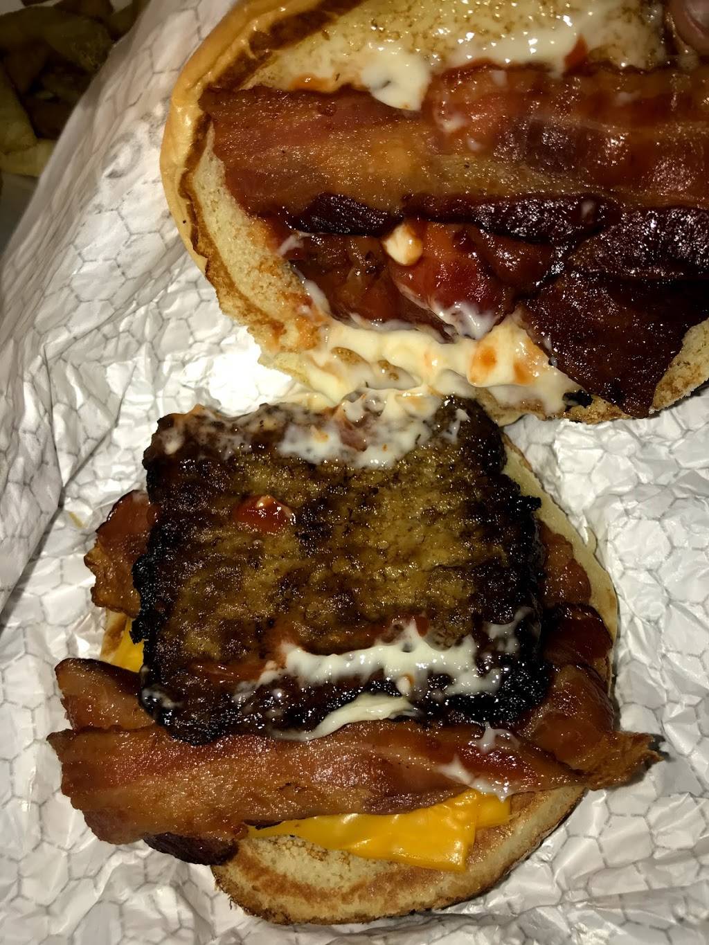 Wendys | restaurant | 223 E McGalliard Rd, Muncie, IN 47303, USA | 7652843996 OR +1 765-284-3996