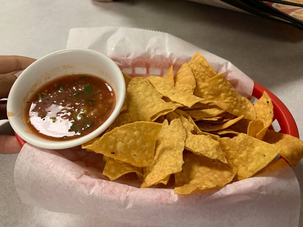 El Chaparro | restaurant | 900 S 13th St, Lincoln, NE 68508, USA | 4024357112 OR +1 402-435-7112