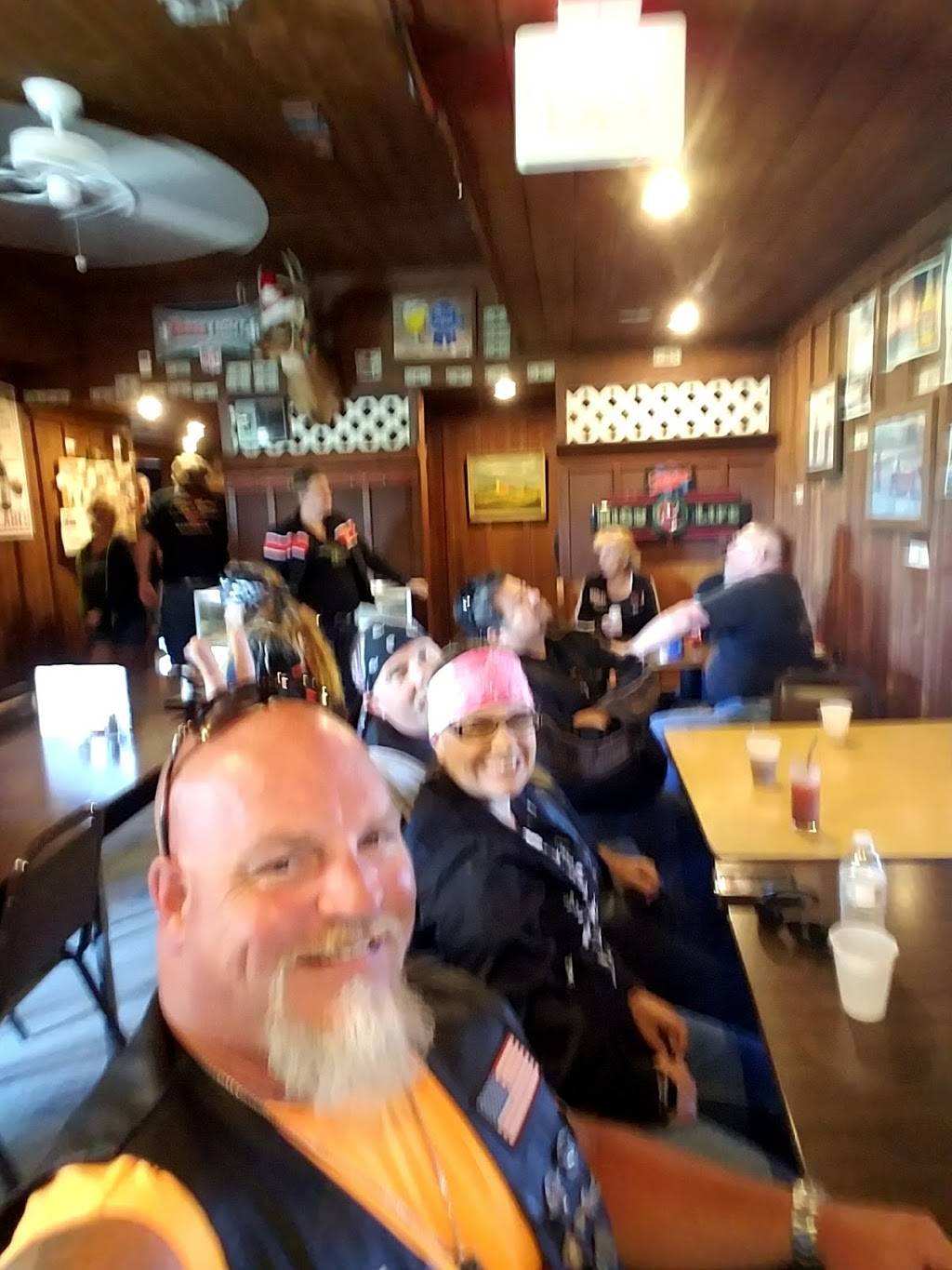 Almont Tap | restaurant | 4581 140th St, Clinton, IA 52732, USA | 5636827381 OR +1 563-682-7381