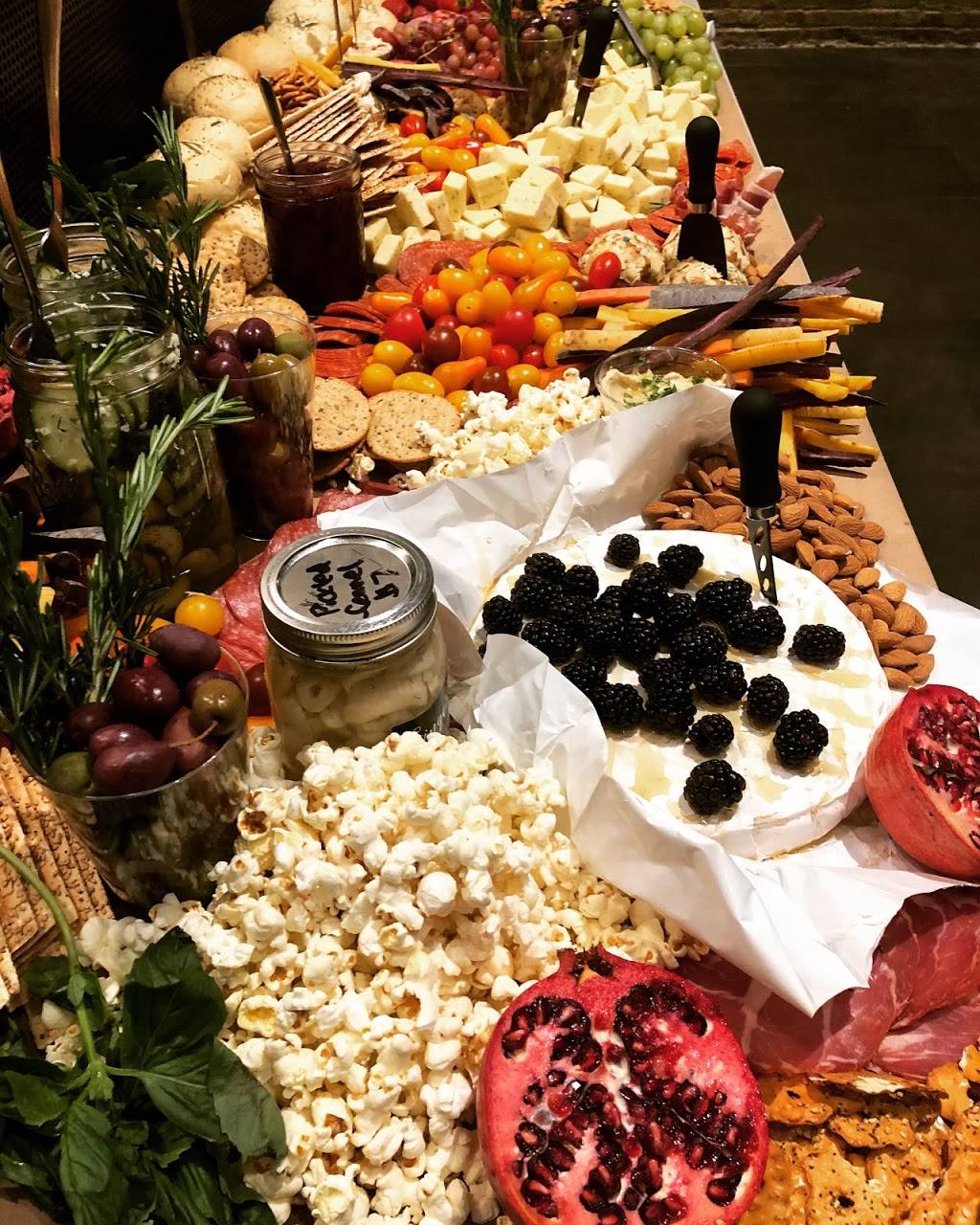 Ginger + Soul | restaurant | 131 E Hydraulic St, Yorkville, IL 60560, USA | 6304404017 OR +1 630-440-4017