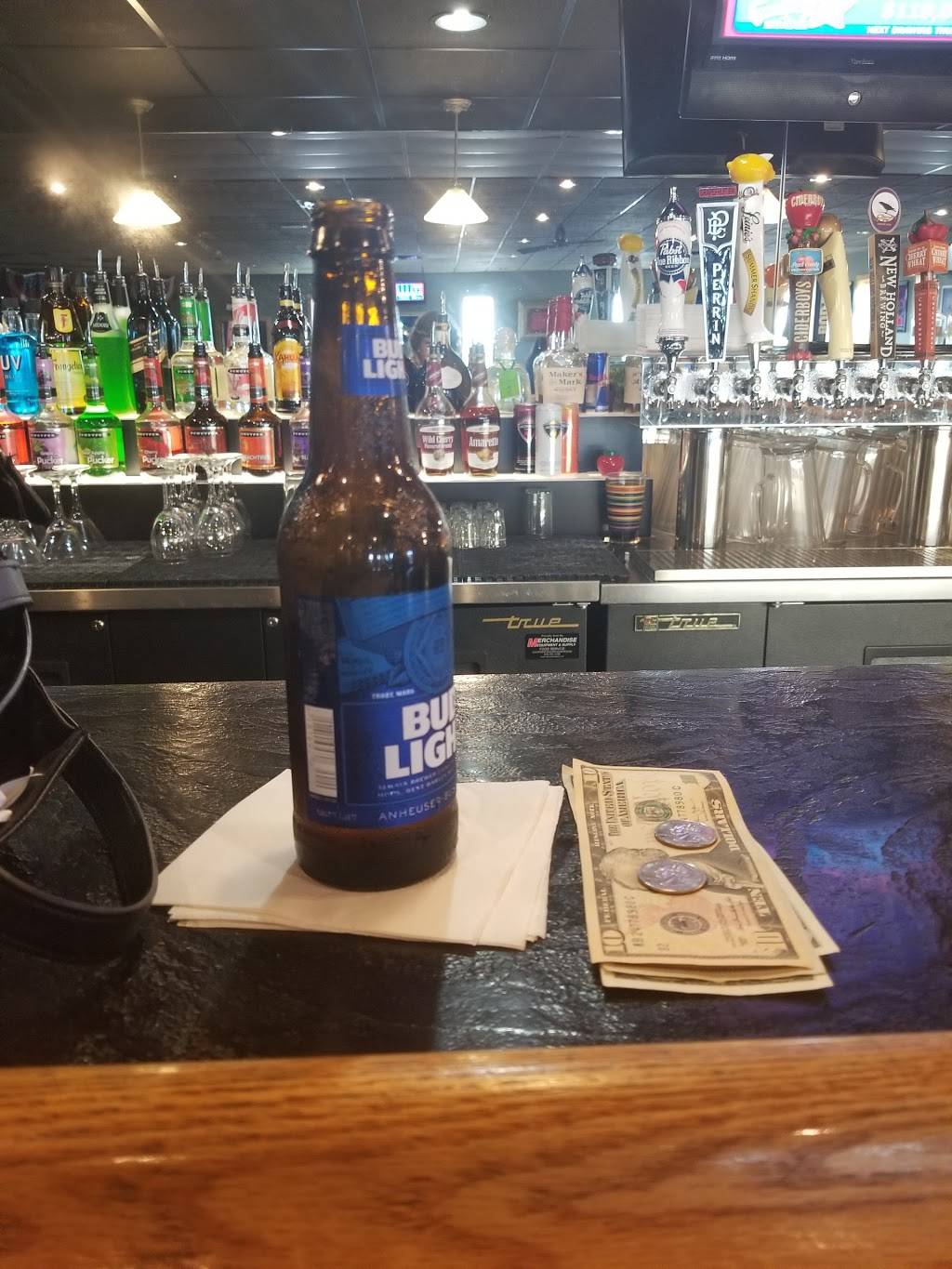 Hilliards Corner Lounge | restaurant | 3508 18th St, Wayland, MI 49348, USA | 2697933130 OR +1 269-793-3130