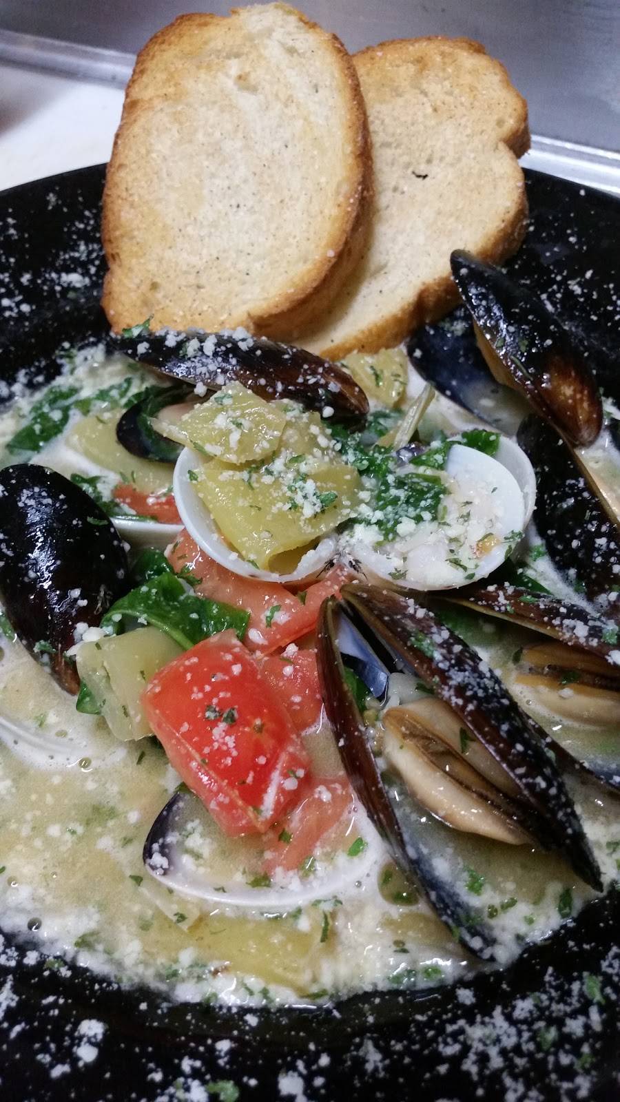 Casa De Emanuel | restaurant | 460 Mulberry St, East Liverpool, OH 43920, USA | 3303829255 OR +1 330-382-9255