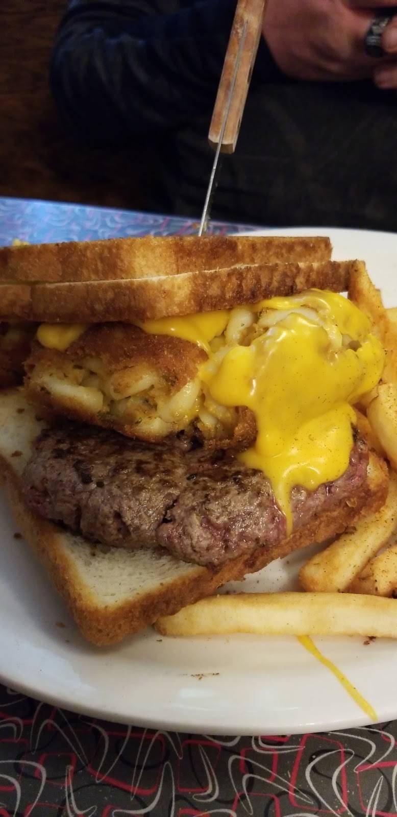 Red Arrow Diner | bakery | 63 Union Square, Milford, NH 03055, USA | 6032499222 OR +1 603-249-9222