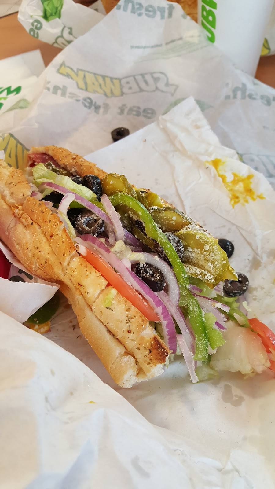 Subway Restaurants | restaurant | Leetsdale Center, 560 S Holly St #3, Denver, CO 80246, USA | 3033993933 OR +1 303-399-3933